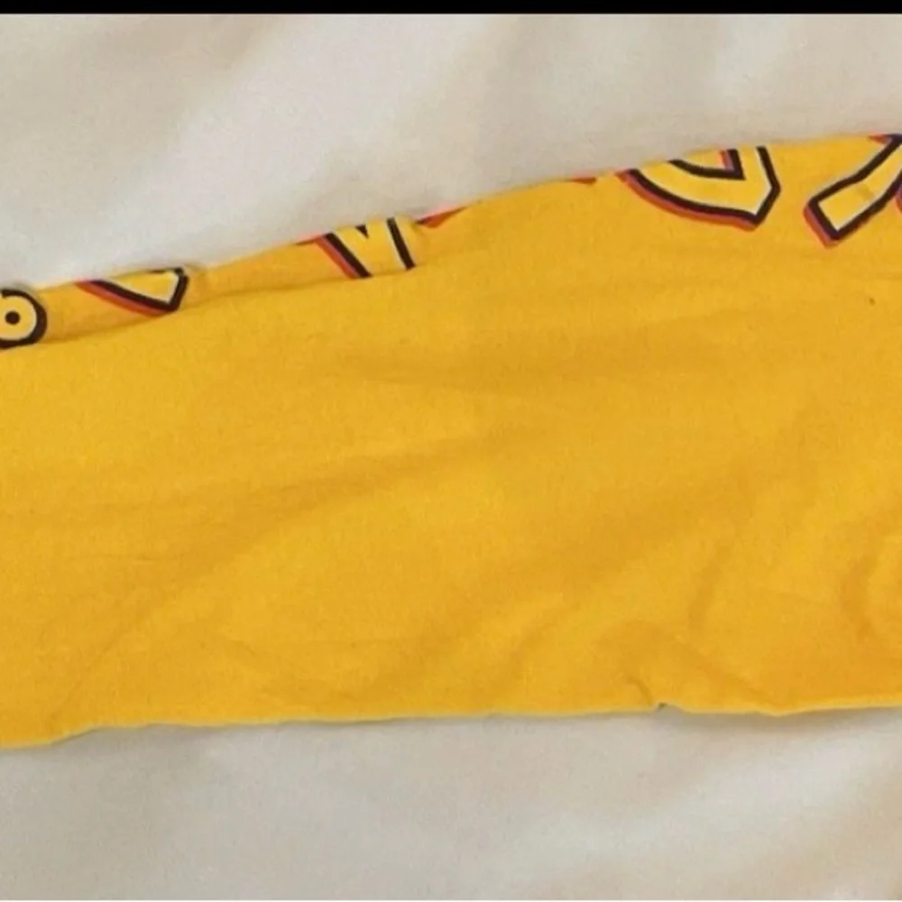 Pacman VTG Style Arcade TShirt Yellow Mens Small Graphic Print Front and Sleeves - Picture 3 of 10